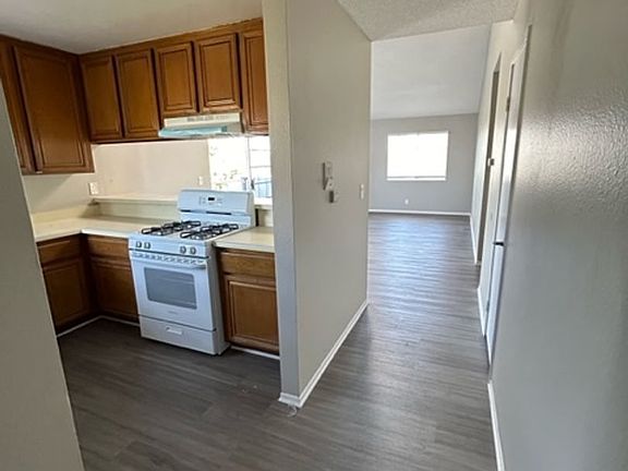 3rd image of 750 & 758 N Gaviota Ave #758-6