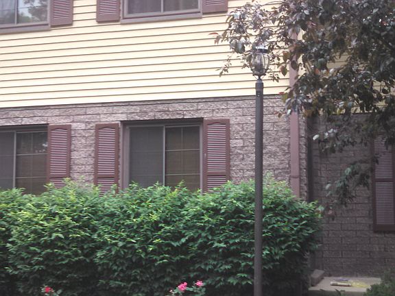 2nd image of 1287 Front St