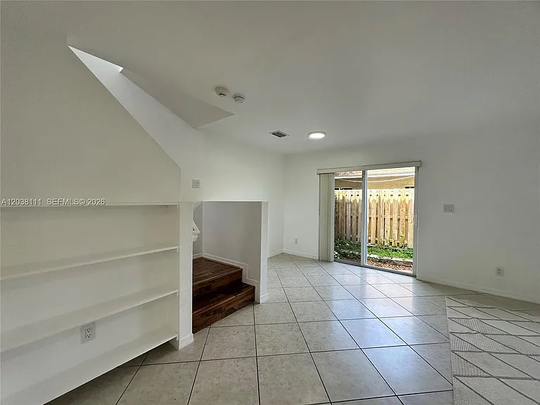 324 NE 3rd St #D — Photo 16