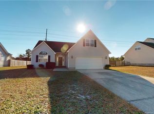 563 Cypress Pond Dr, Hope Mills, NC 28348