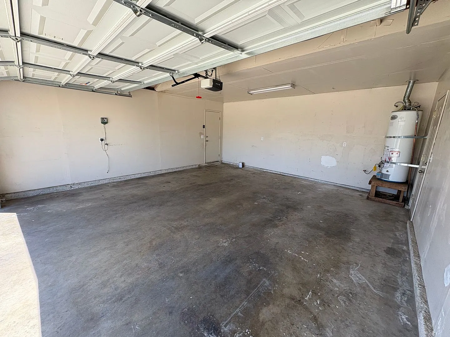 Cozy Home On Spacious Lot In Tulare Available Now! — Photo 2