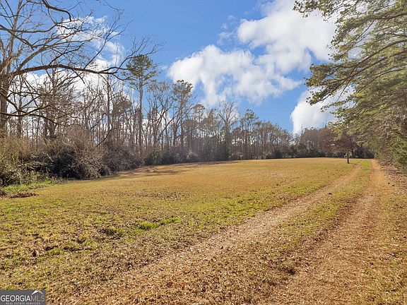 3rd image of 138 Lewis Rd