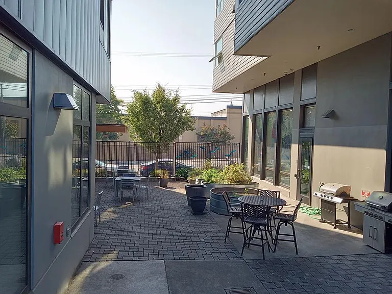 Abbey Lincoln Court — Photo 8