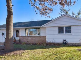 108 S 8th St, Marshalltown, IA 50158