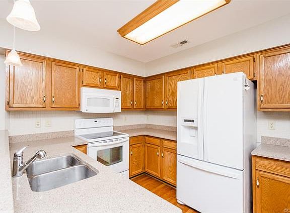 5th image of 8277 Laurel Meadows Dr