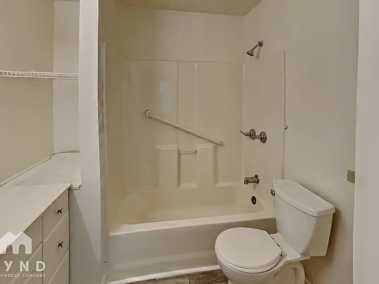 5860 Ronnie Dr — Photo 15