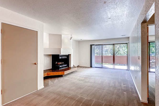 Lg Sunny Lvg room to Private Porch