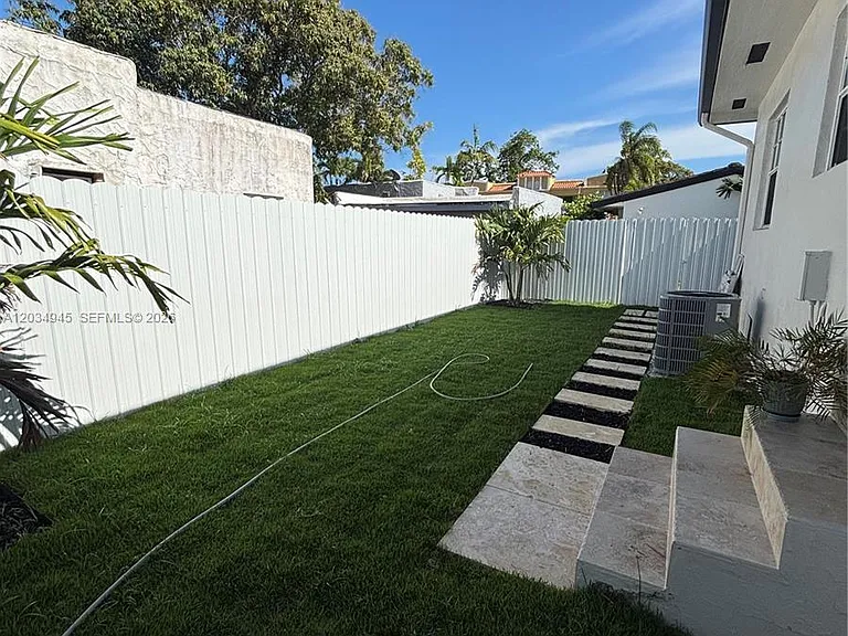 3606 SW 17th St #1 — Photo 4