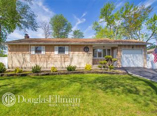 37 Evelyn Dr, Commack, NY 11725