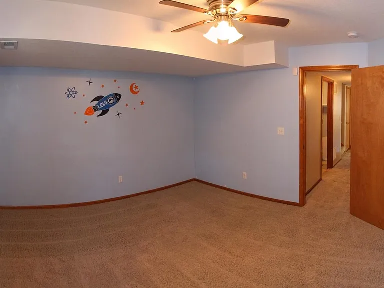 433 Crest Pl — Photo 11