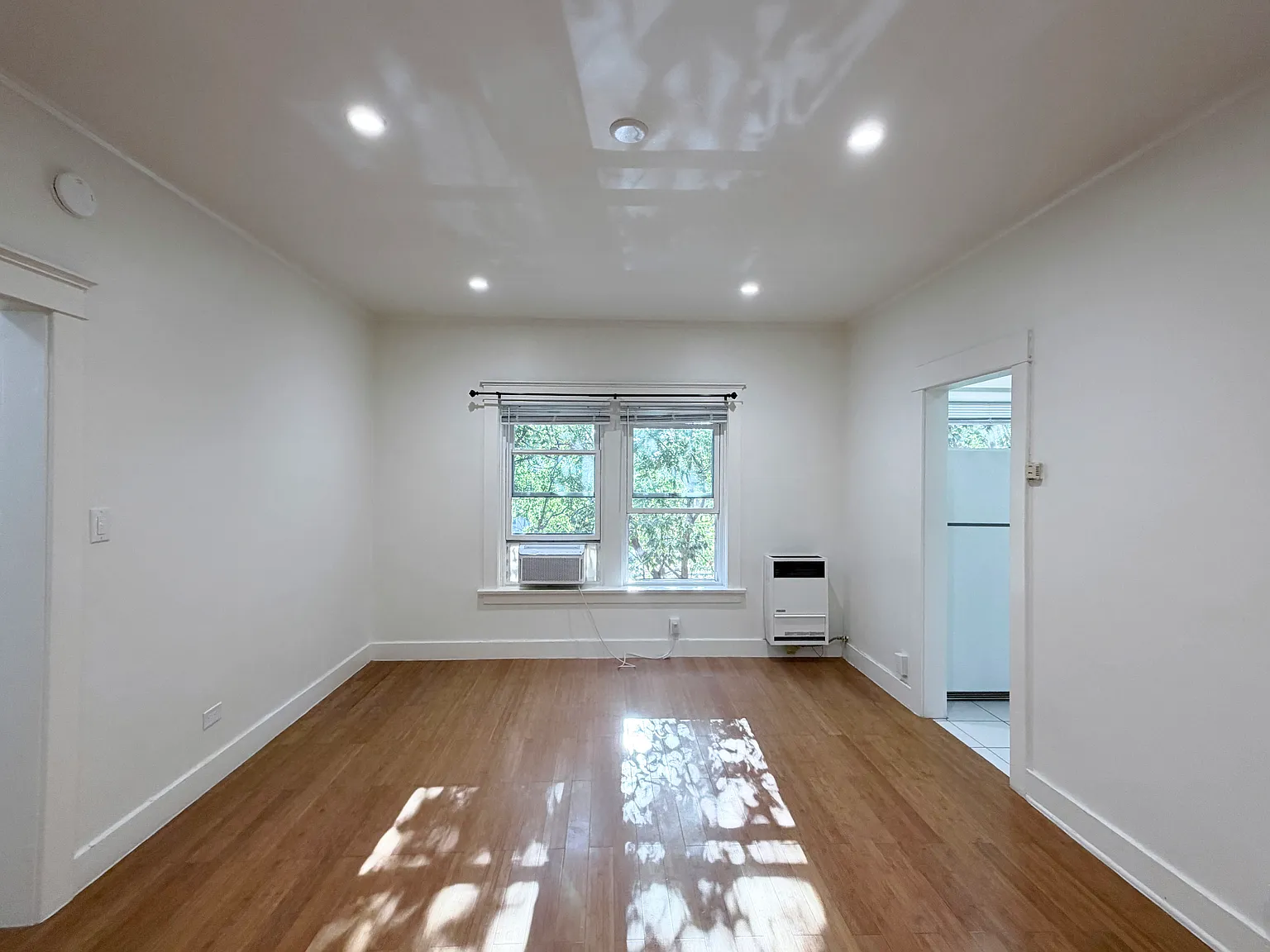 Studio, 426 sqft, $1,385 — Photo 2