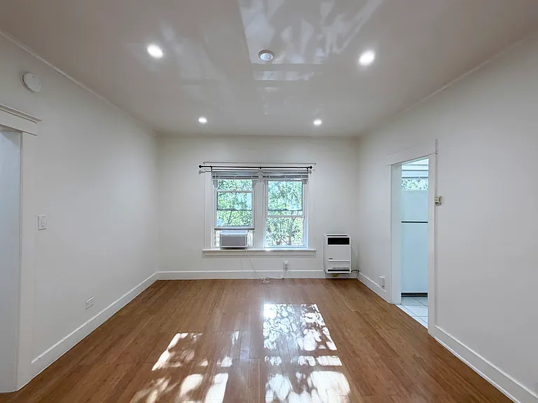 325 W 3rd St #208 — Photo 2