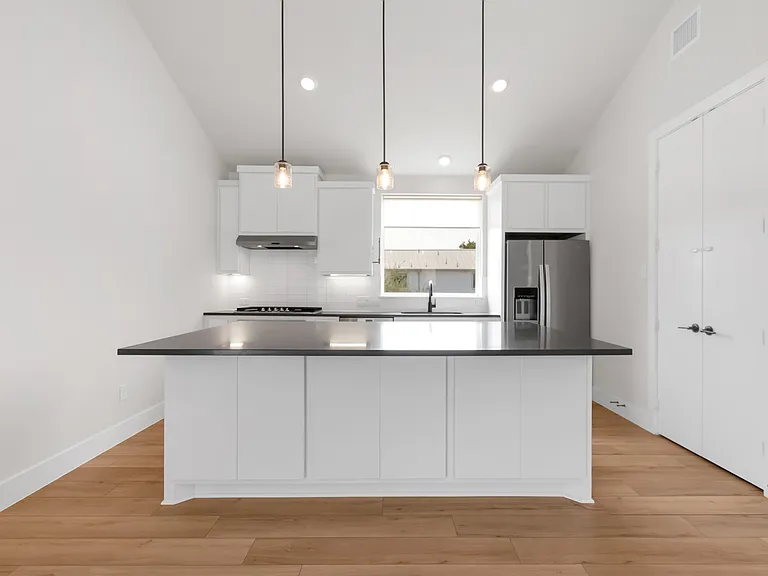 1028 Bastion Ct — Photo 2