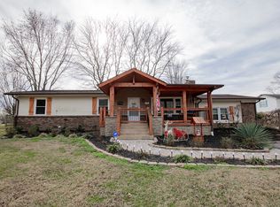 415 Lee Rd, Cottontown, TN 37048