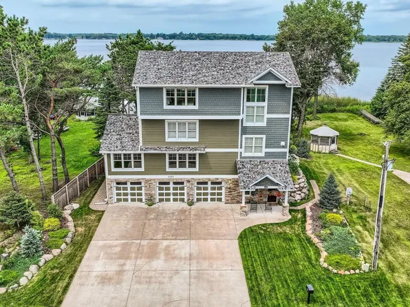 2335 S Lake George Dr NW, Cedar, MN 55011