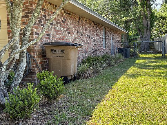4th image of 926 SW Brookdale Dr