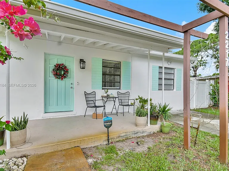 2217 SW 1st Ct — Photo 10