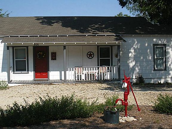2nd image of 306 S Avenue N