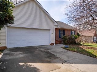 3940 Glenn Knoll Ln, Winston Salem, NC 27107