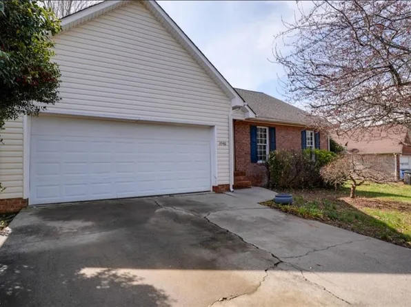 3940 Glenn Knoll Ln, Winston Salem, NC 27107