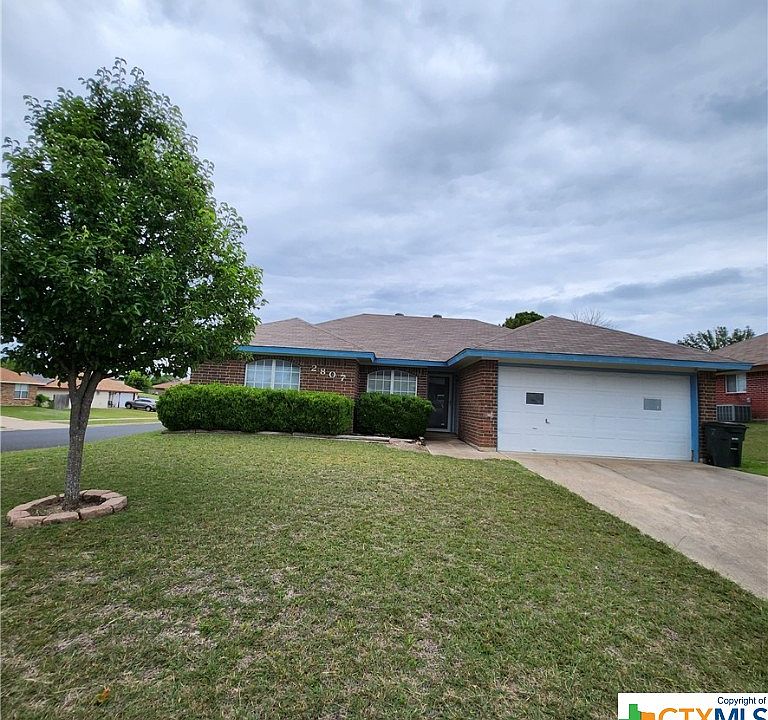 1st image of 2807 Woodlands Dr