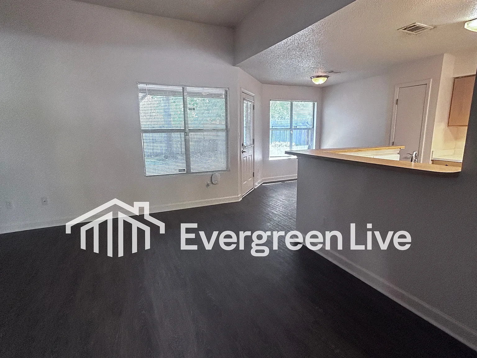 2 bed, 1.0 bath, 1249 sqft, $1,345 — Photo 2