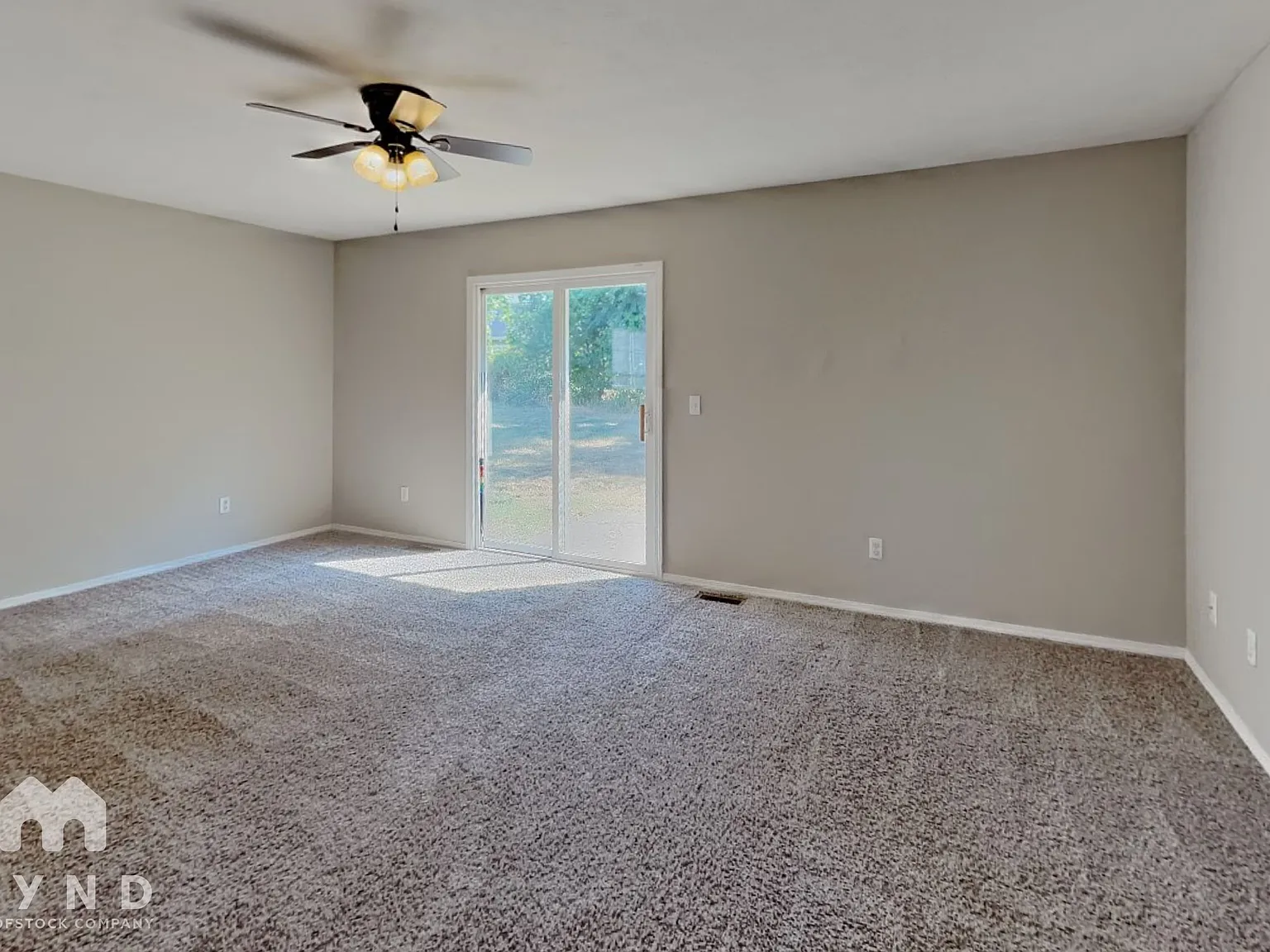 3 bed, 2.0 bath, 1290 sqft, $1,399 — Photo 2