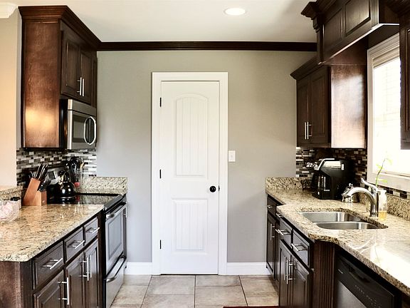 5th image of 95 Cottonwood Dr