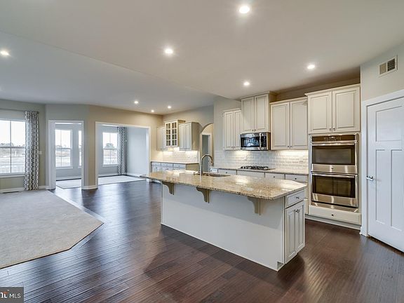3rd image of 760 Idlewyld Dr