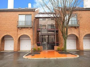 5 Sandburg Ct, Teaneck, NJ 07666