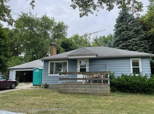 825 Robins Rd, Lansing, MI 48917