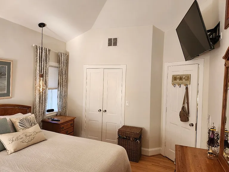 6 Howe Ave — Photo 16