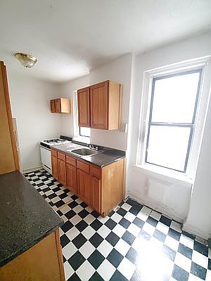 3rd image of 416 E 17th St #18