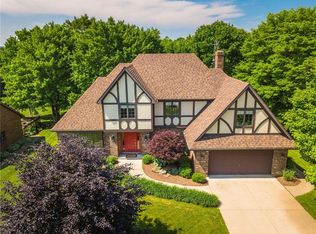 110 Woodmont Dr, Monaca, PA