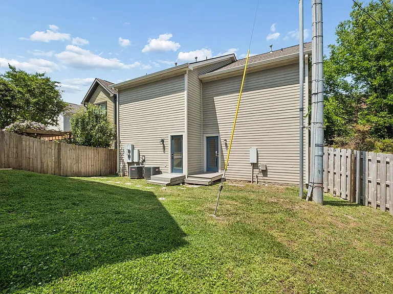 415 Van Buren St — Photo 27