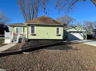 564 S Oak St, Avoca, IA 51521