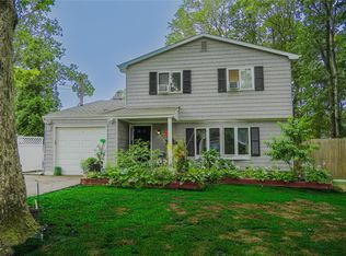 172 Hampton Ave, Mastic, NY 11950