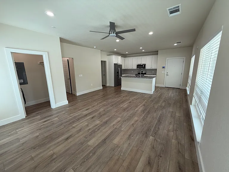 406 Alvarado St — Photo 17