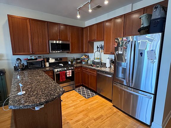 5th image of 2300 W Saint Paul Ave APT 601