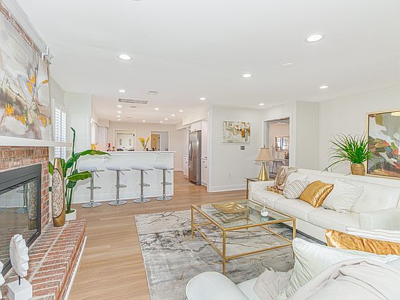 4th image of 1430 Bay Tree Ln.