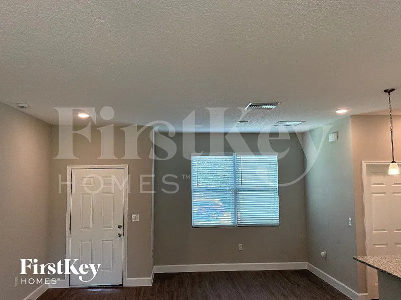4 bed, 2.0 bath, 1750 sqft, $1,830 — Photo 3