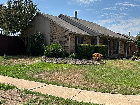 3rd image of 2801 Edinburg Ln