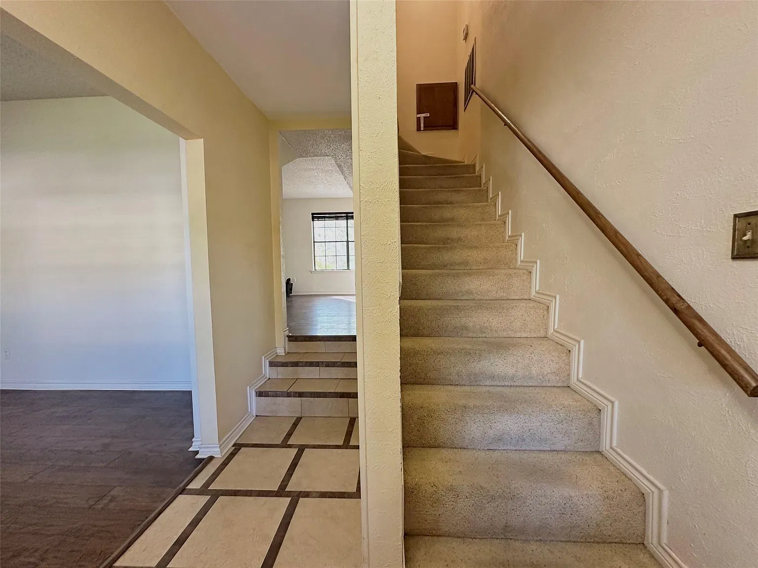 3 bed, 2.5 bath, 1991 sqft, $2,650 — Photo 3