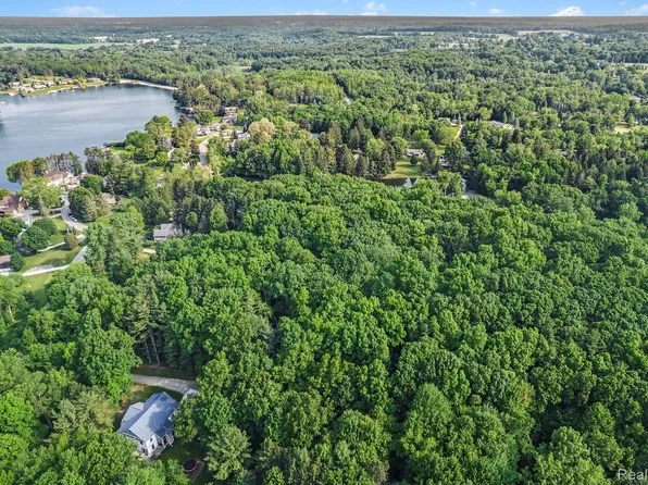 0 Parkwood Dr, Fenton, MI 48430
