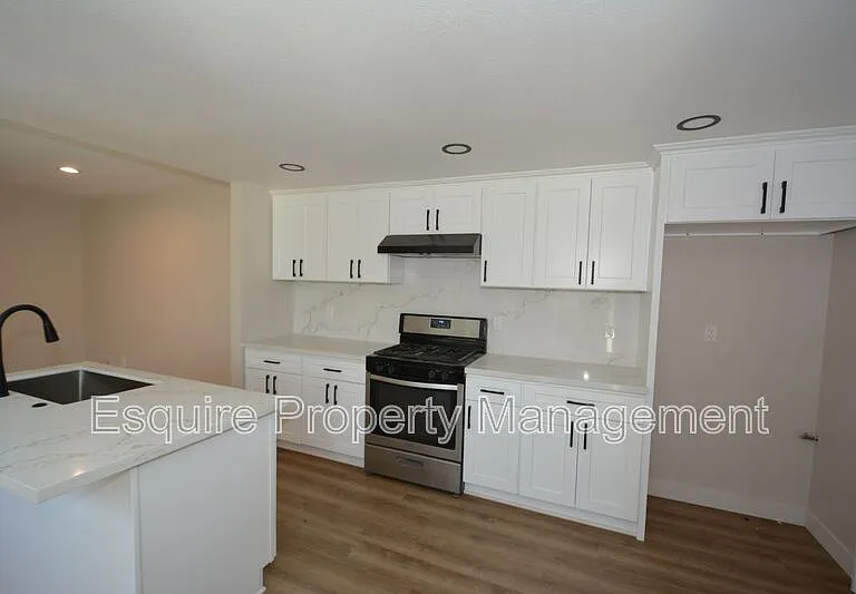 3551 W Hemlock St — Photo 5