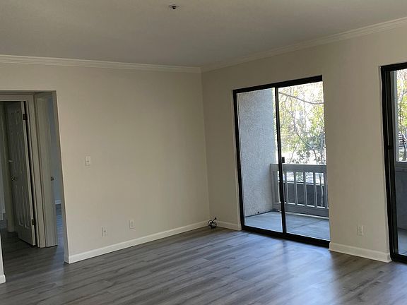 3rd image of 1228 University Dr