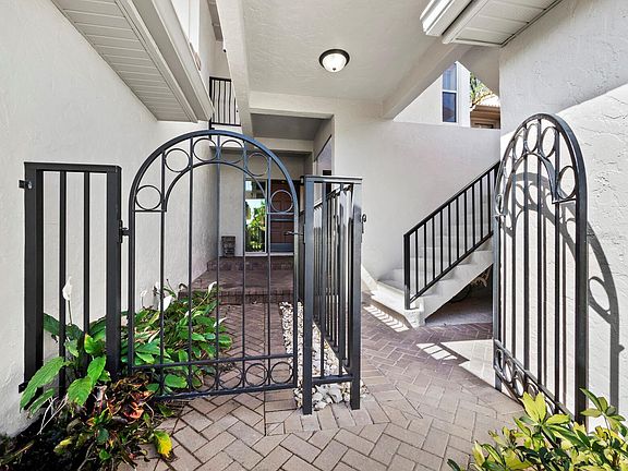 5th image of 2115 Harbourside Dr