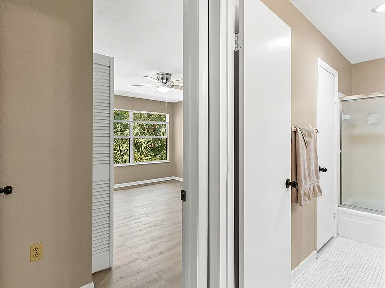 14202 Sandalwood Dr — Photo 18