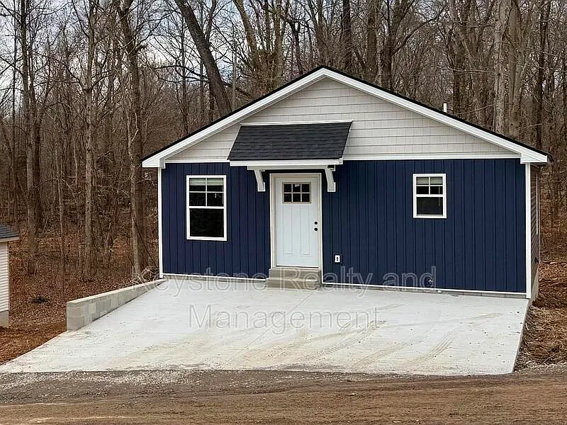492 Lakeshore Dr