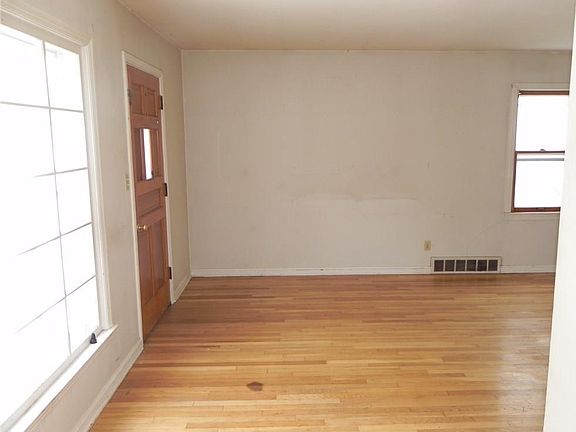 5th image of 30117 Phillips Ave